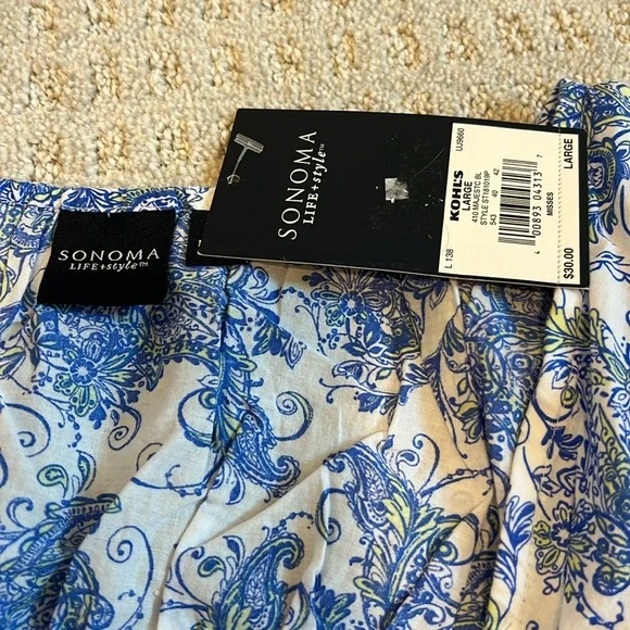 Women’s Top - Picture 2 of 4